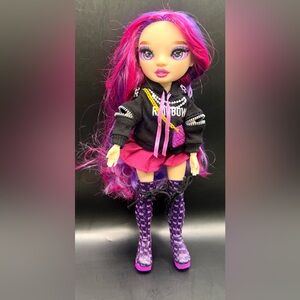 Rainbow High- Fashionable Doll with Black‎ and Pink Outfit